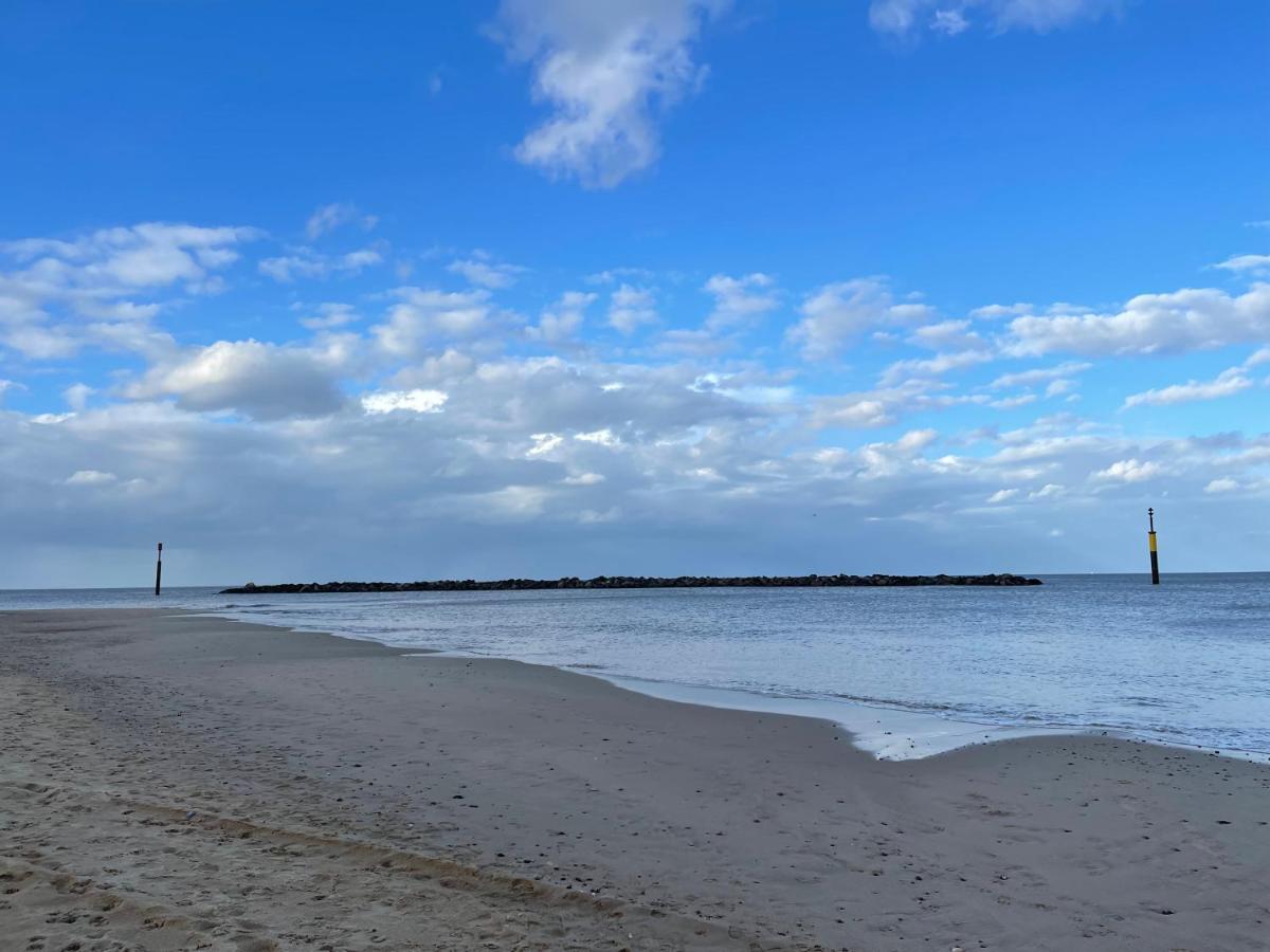 فيلا Coastal Terrace Dogs Welcome Optional Hot Tub Sea Palling المظهر الخارجي الصورة